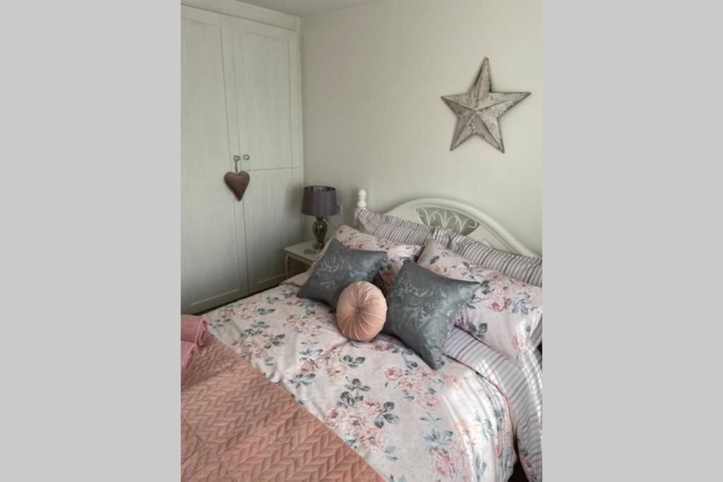 Cosy Cottage Great Bentley Near Station And Shops المظهر الخارجي الصورة