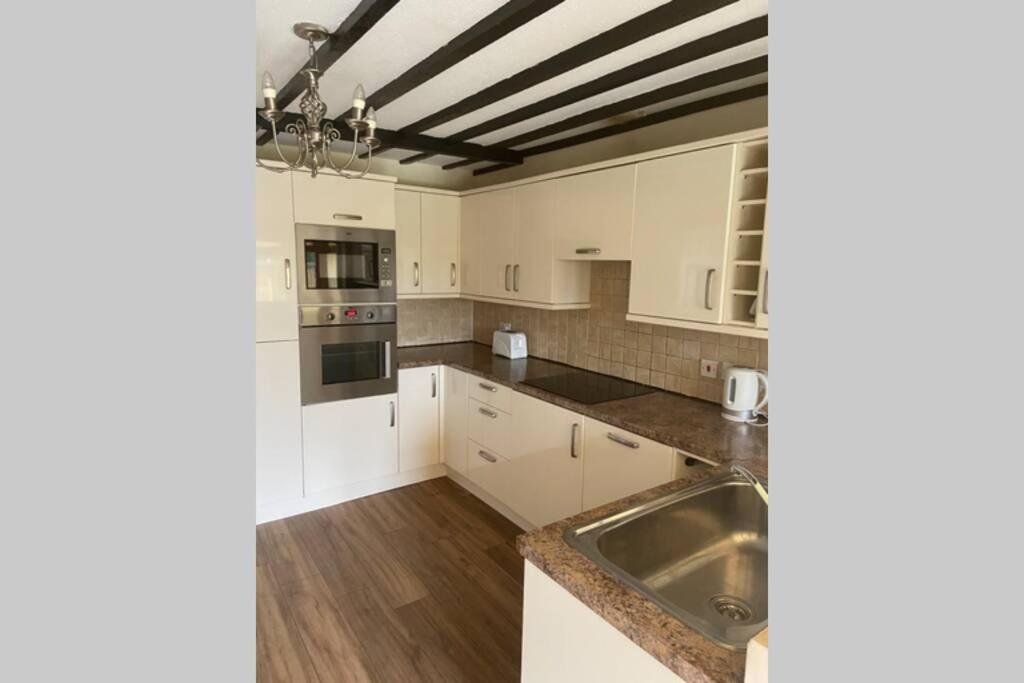Cosy Cottage Great Bentley Near Station And Shops المظهر الخارجي الصورة