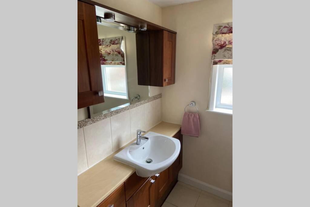 Cosy Cottage Great Bentley Near Station And Shops المظهر الخارجي الصورة